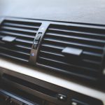 jak używać klimatyzacji w samochodzie zimą