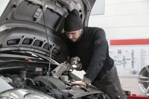 czym kierować się przy wyborze mechanika samochodowego